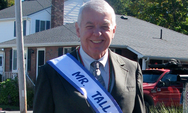 2010 Worcester Columbus Day Parade - Mr. Tall Boston 1996